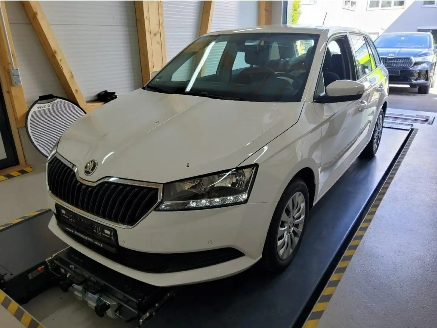 Skoda Fabia Combi 1.0 TSI Ambition *PARKSENSOR*NAVI*DAB* Weiß - 2