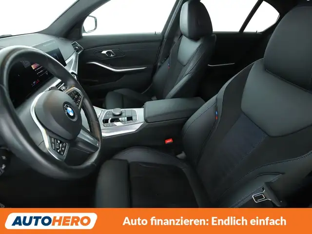 BMW 3 Series view 10