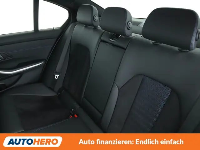 BMW 3 Series view 14