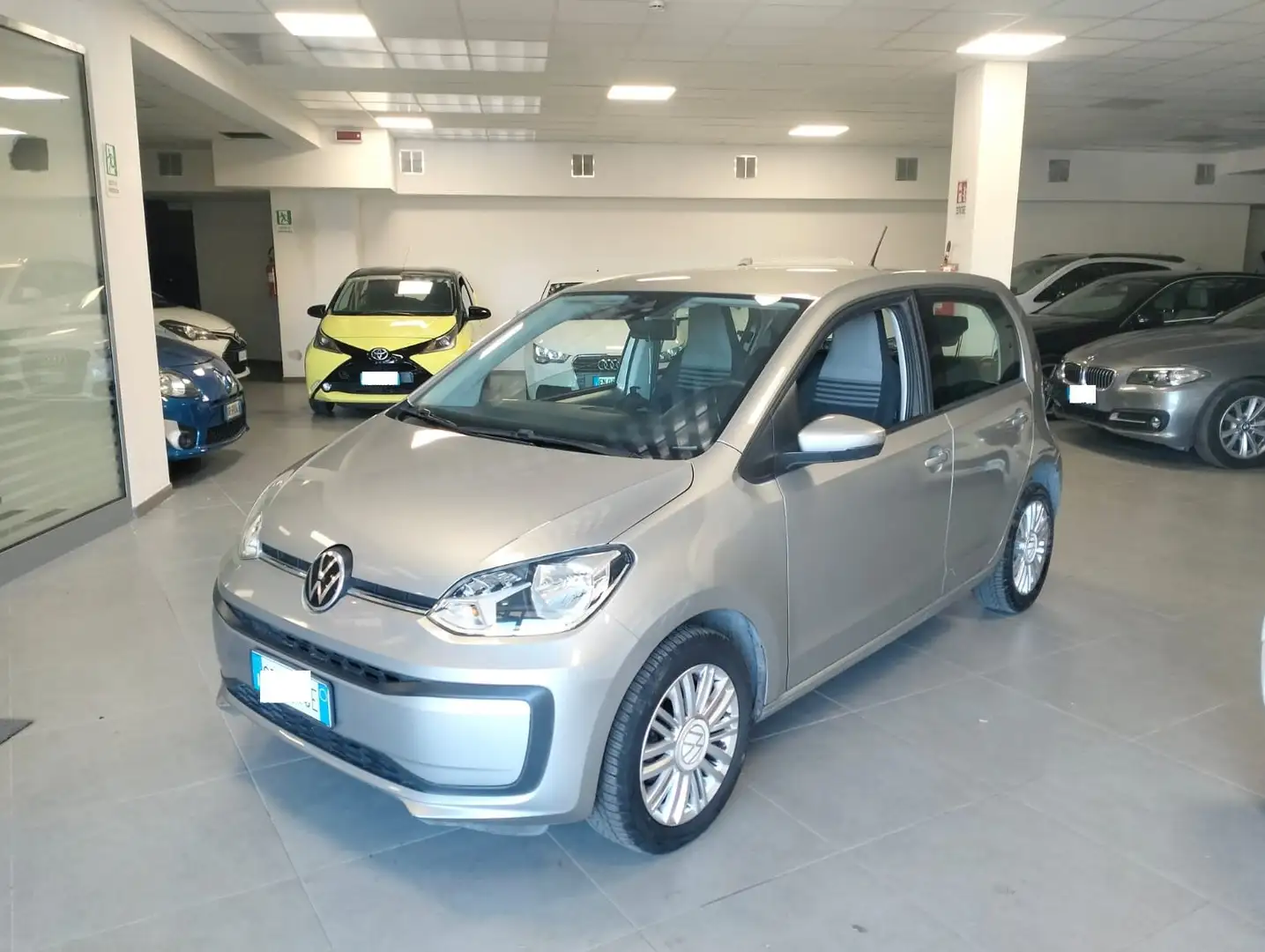 Volkswagen up! up! 5p 1.0 eco Move 68cv my20 Cerchi Cam KM 120000 Grigio - 1