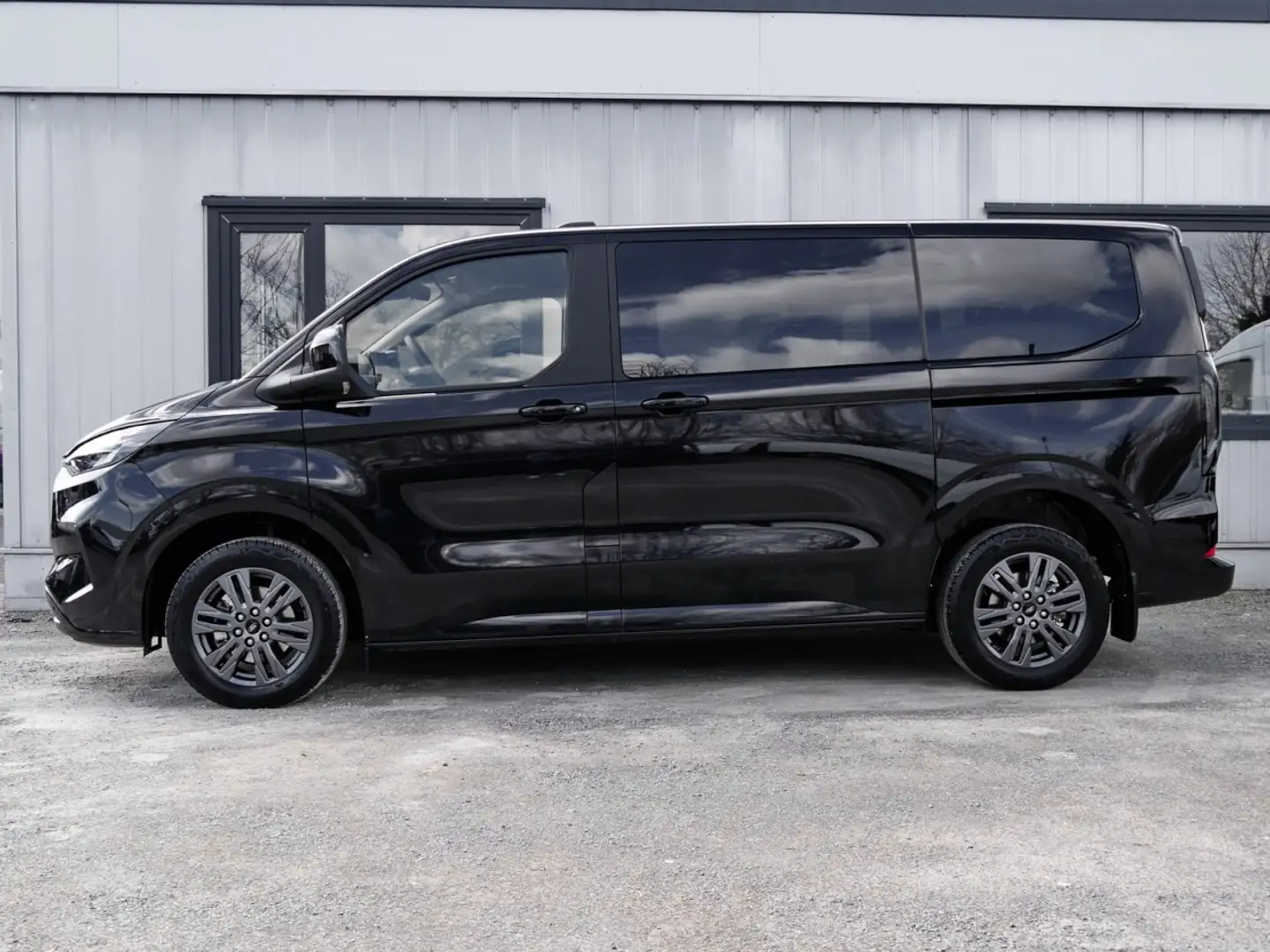 Ford Tourneo Custom Titanium 320L1 NEUES MODELL Klima Navi Leder Zwart - 2