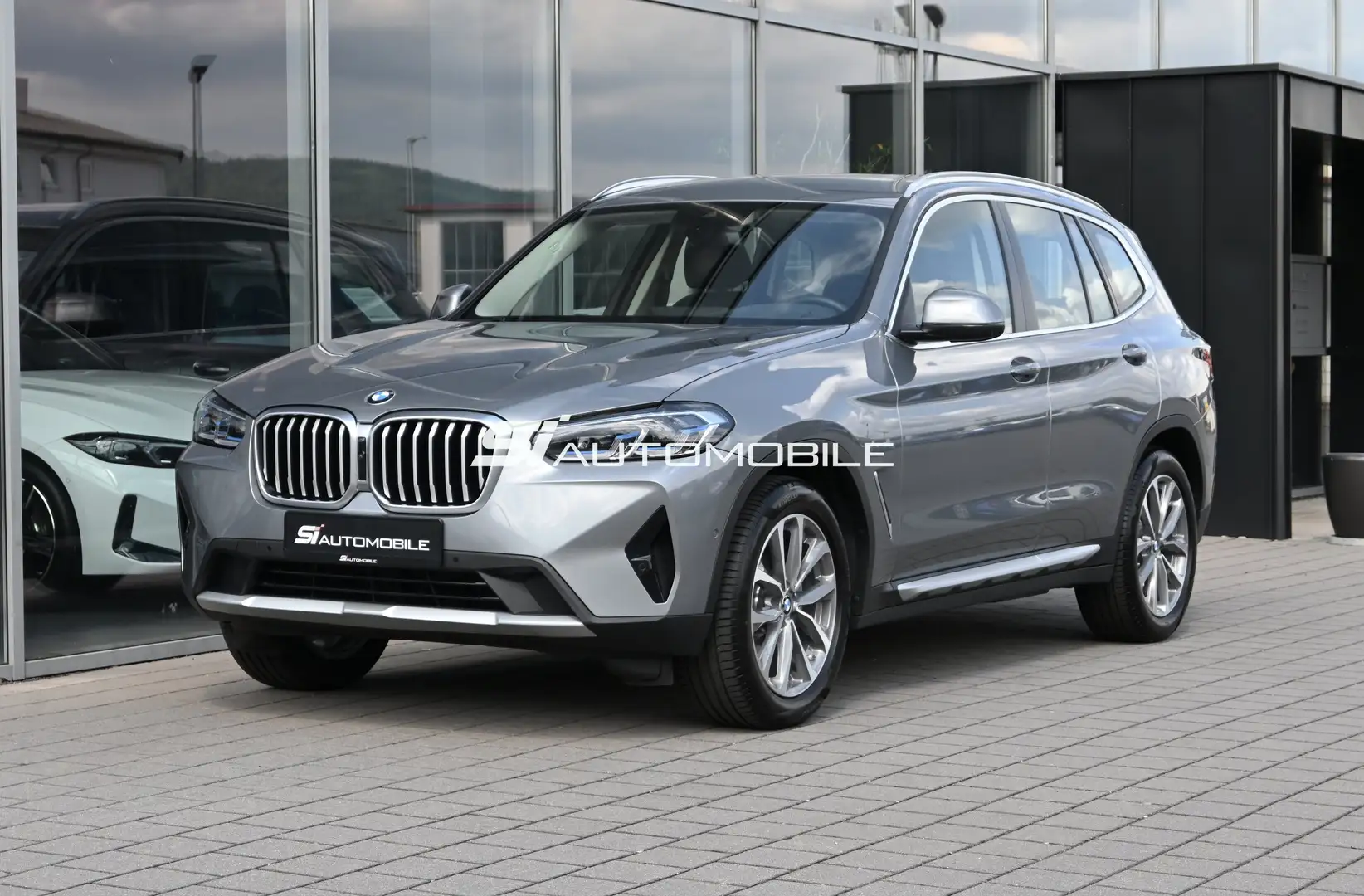 BMW X3 xDr.20i *AHK*HUD*MEMO*SITZKLIMA*STANDHEIZ.*360° Grau - 1