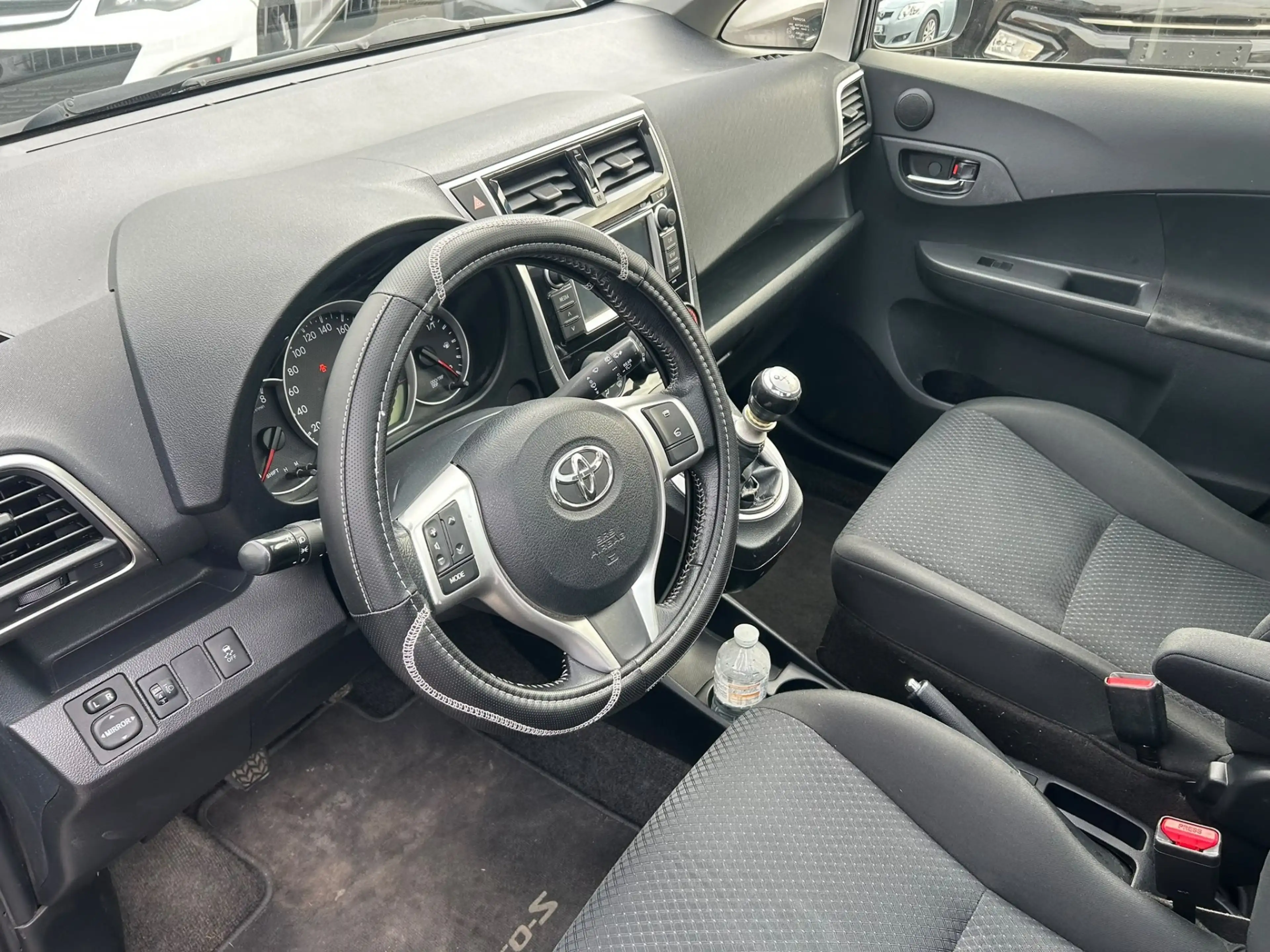 Toyota Verso-S Verso S 1.33 VVT-i Comfort — photo 12