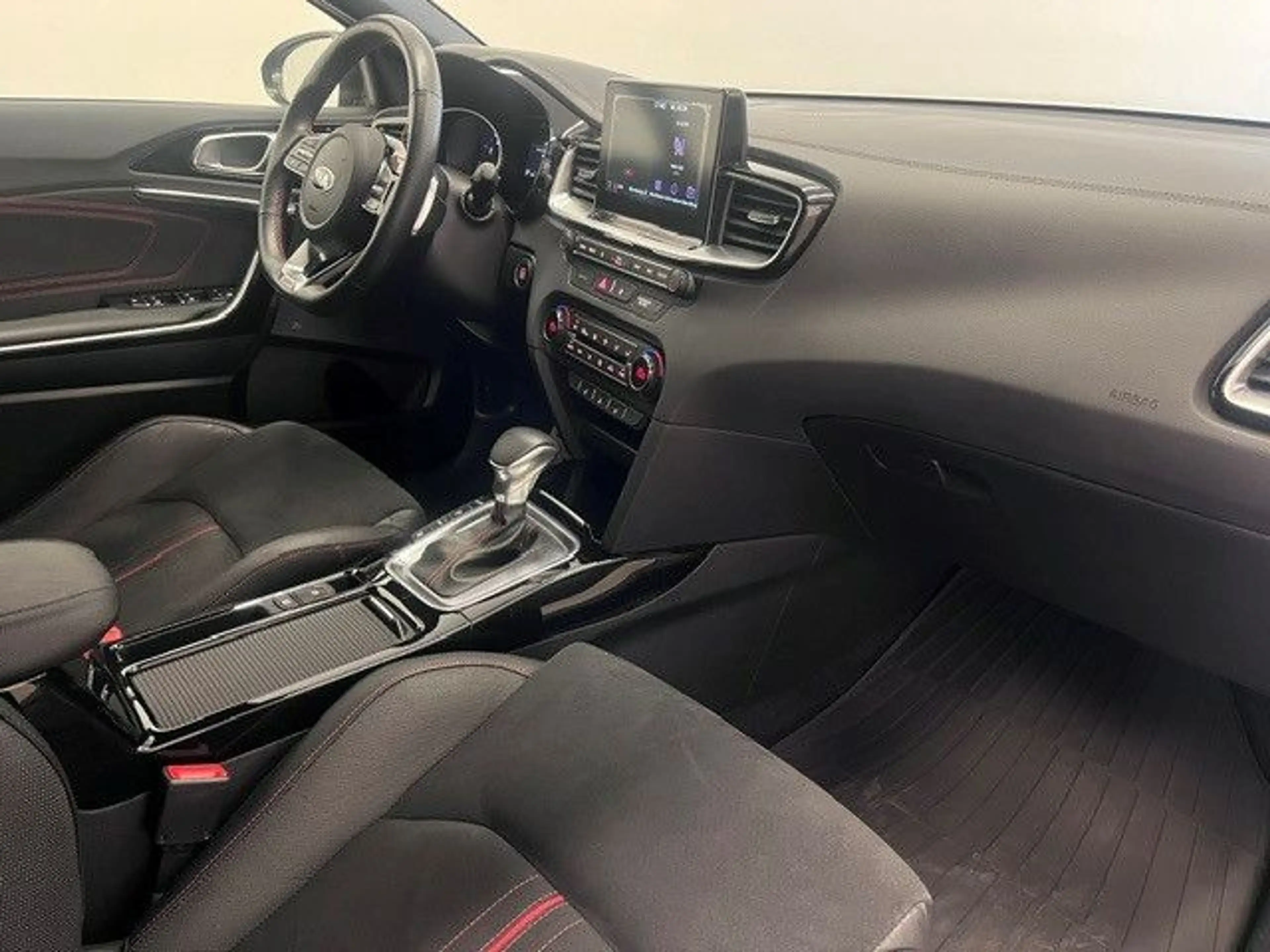Kia Ceed / cee'd Ceed 1.6T GDI GT Automatik - nur für Gewerbe ! — photo 4