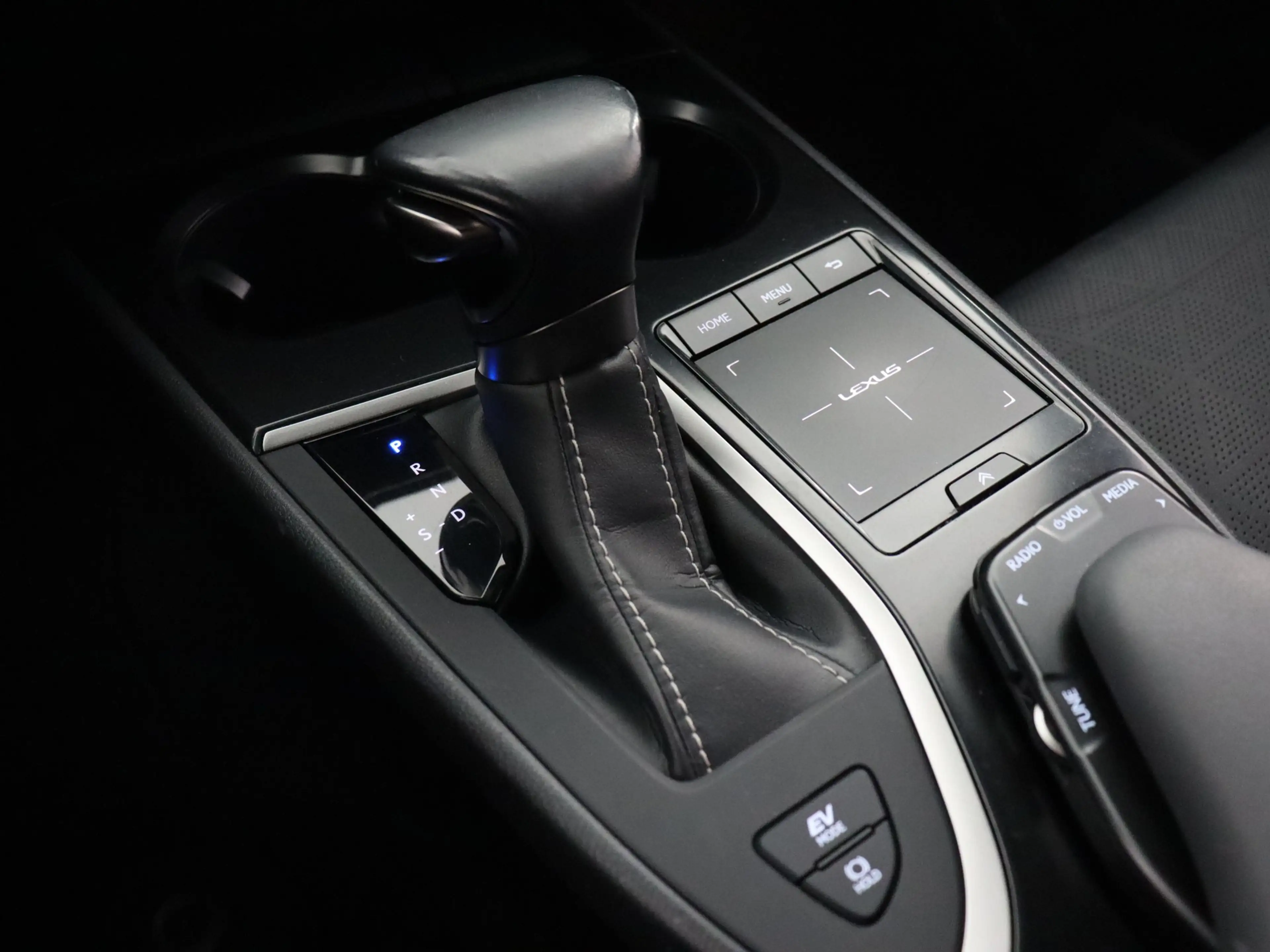Lexus UX 250h F Sport Line (Camera / ACC / Stoelverw. / Carplay) — photo 26