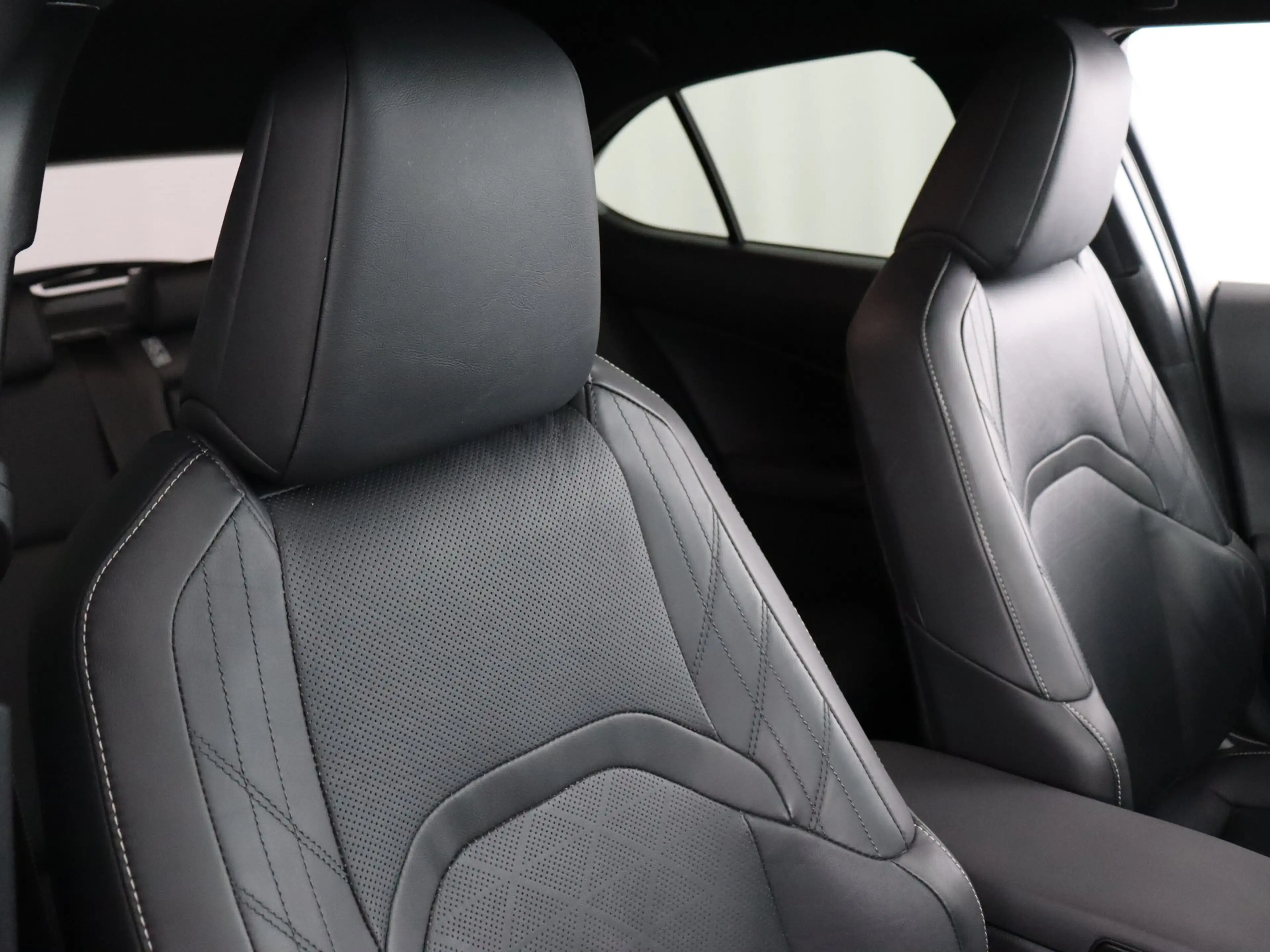 Lexus UX 250h F Sport Line (Camera / ACC / Stoelverw. / Carplay) — photo 41