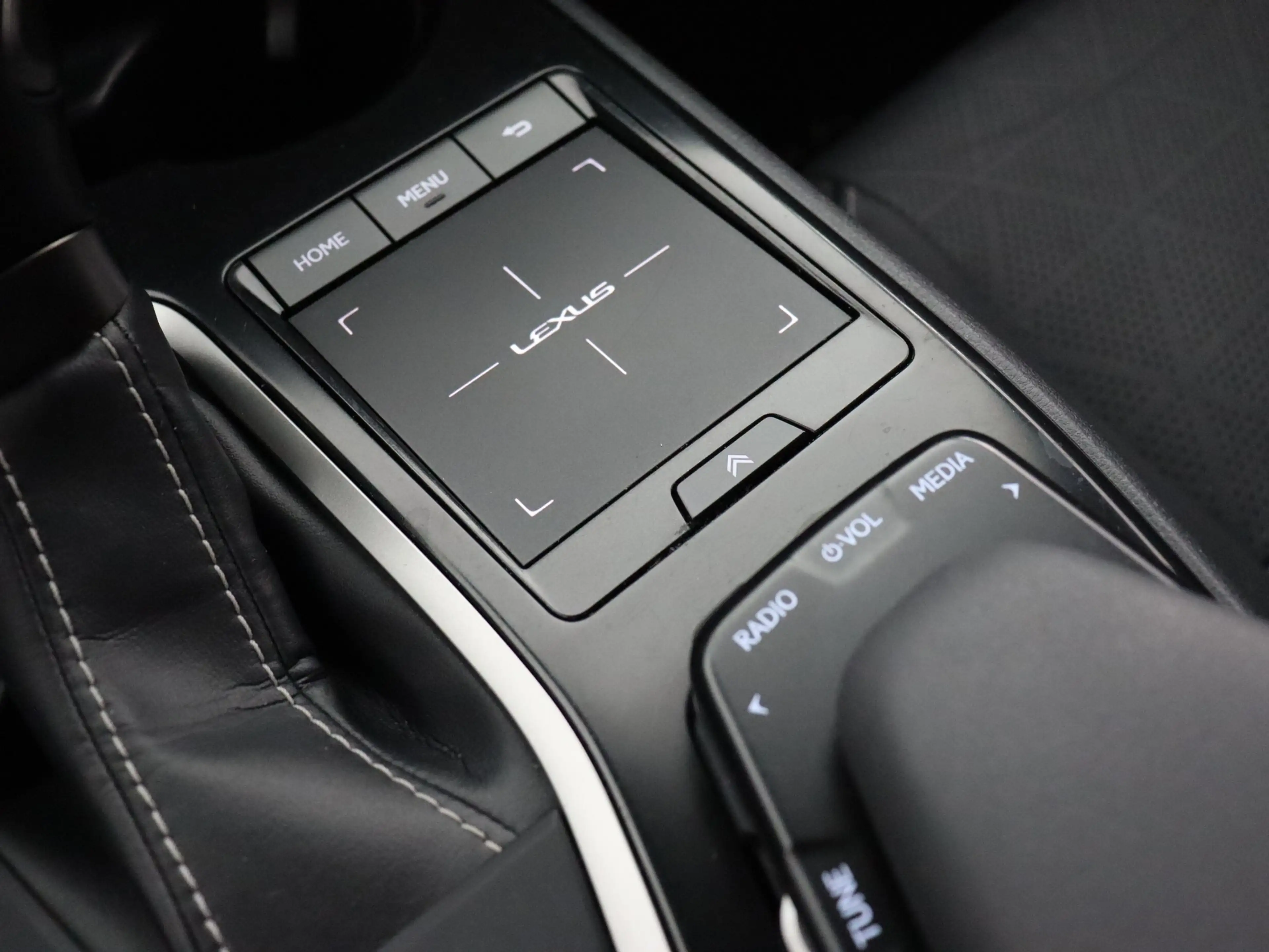 Lexus UX 250h F Sport Line (Camera / ACC / Stoelverw. / Carplay) — photo 27