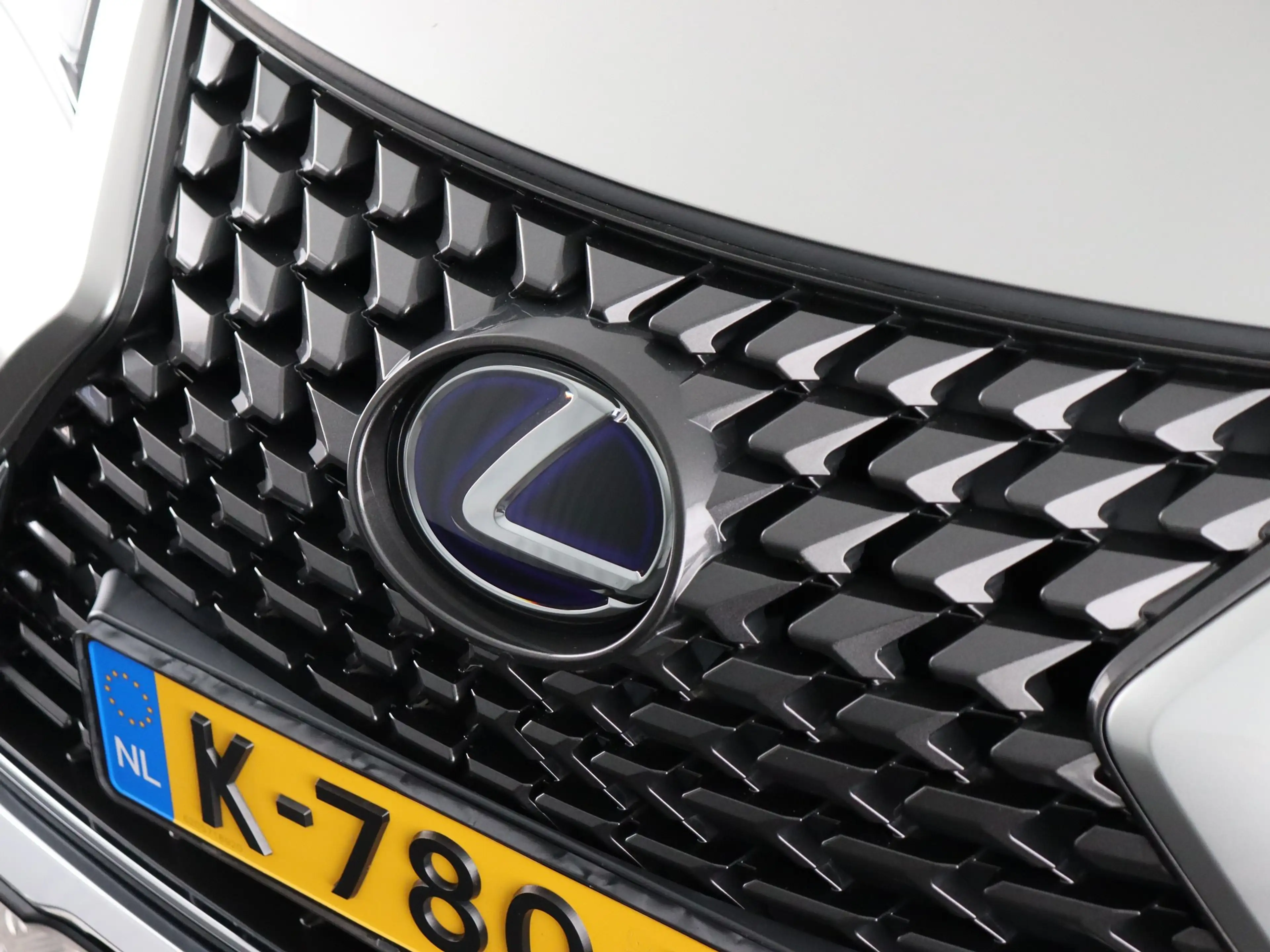 Lexus UX 250h F Sport Line (Camera / ACC / Stoelverw. / Carplay) — photo 6