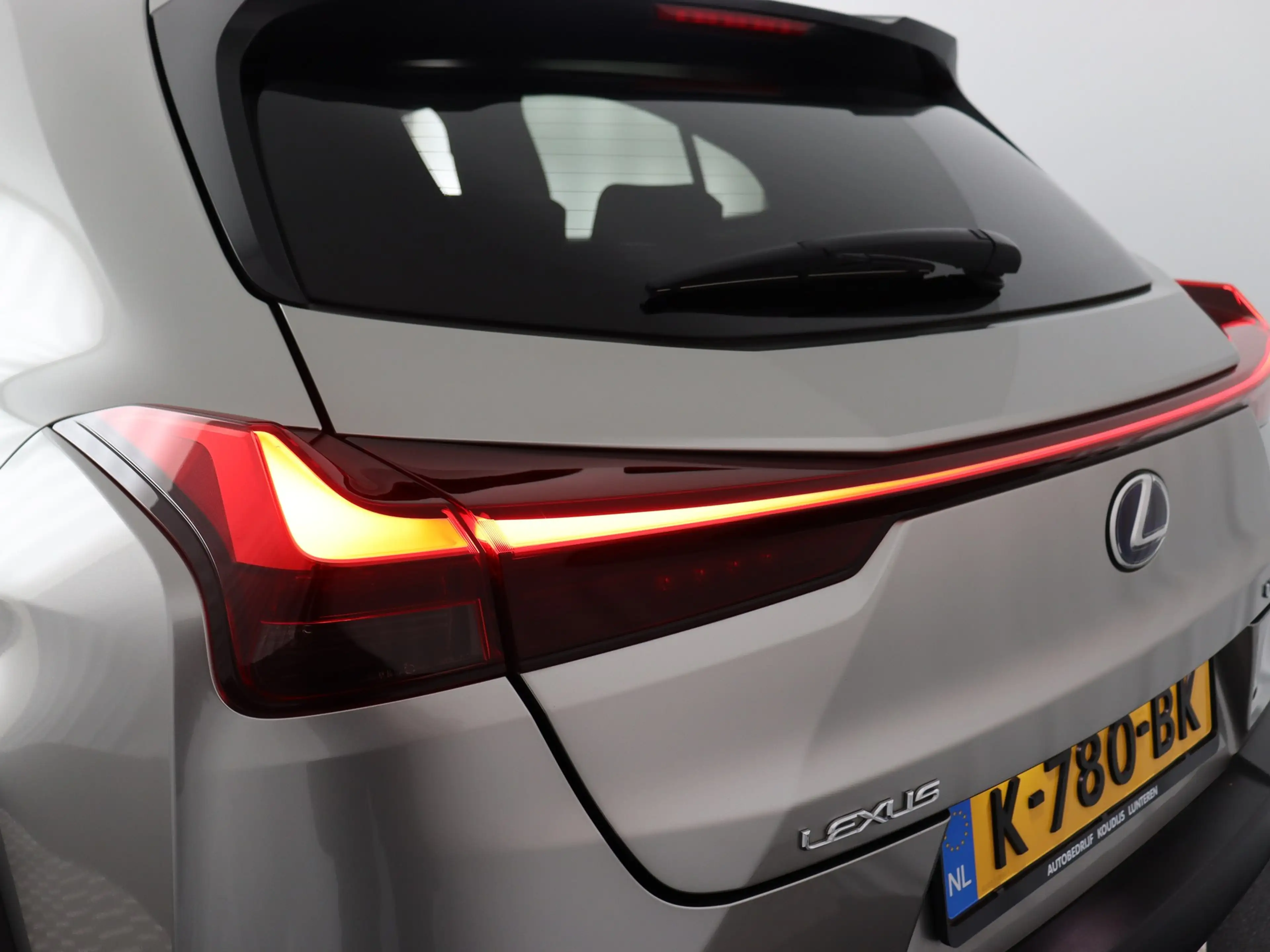 Lexus UX 250h F Sport Line (Camera / ACC / Stoelverw. / Carplay) — photo 30