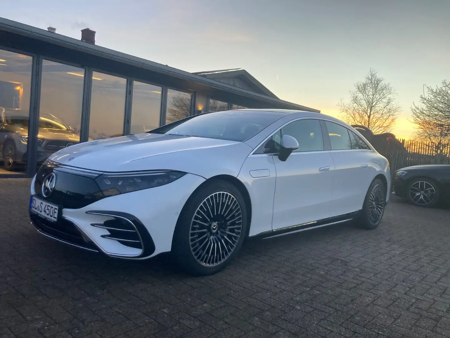Mercedes-Benz EQS 450+AMG Manufaktur "VOLL" AHK, LNP155Tsd € Weiß - 1