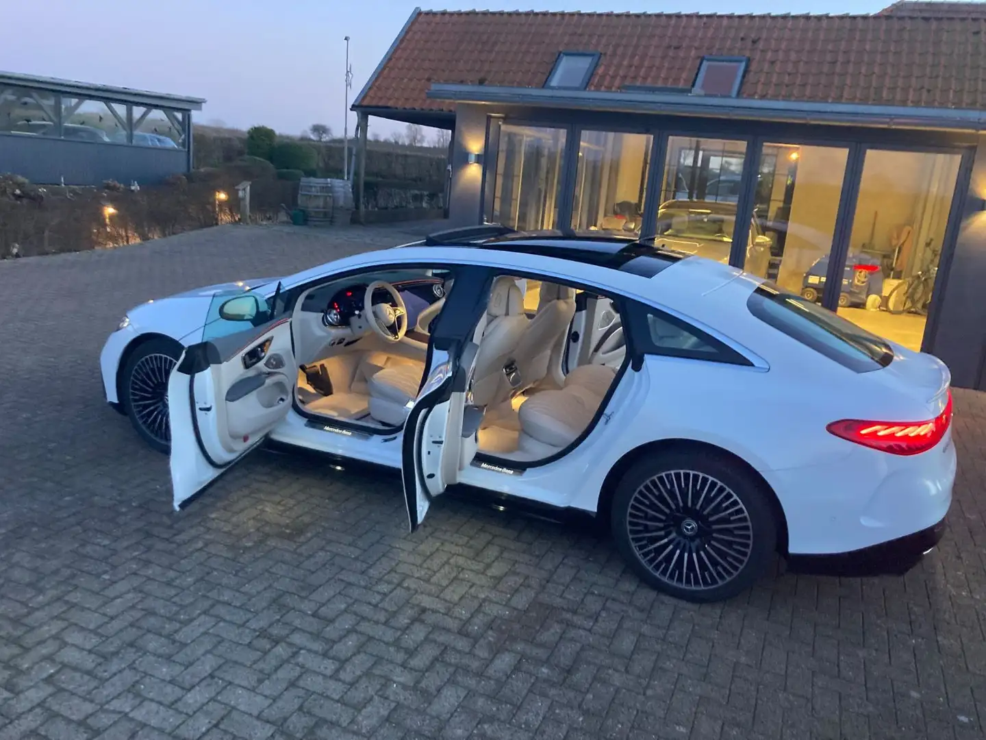 Mercedes-Benz EQS 450+AMG Manufaktur "VOLL" AHK, LNP155Tsd € Weiß - 2