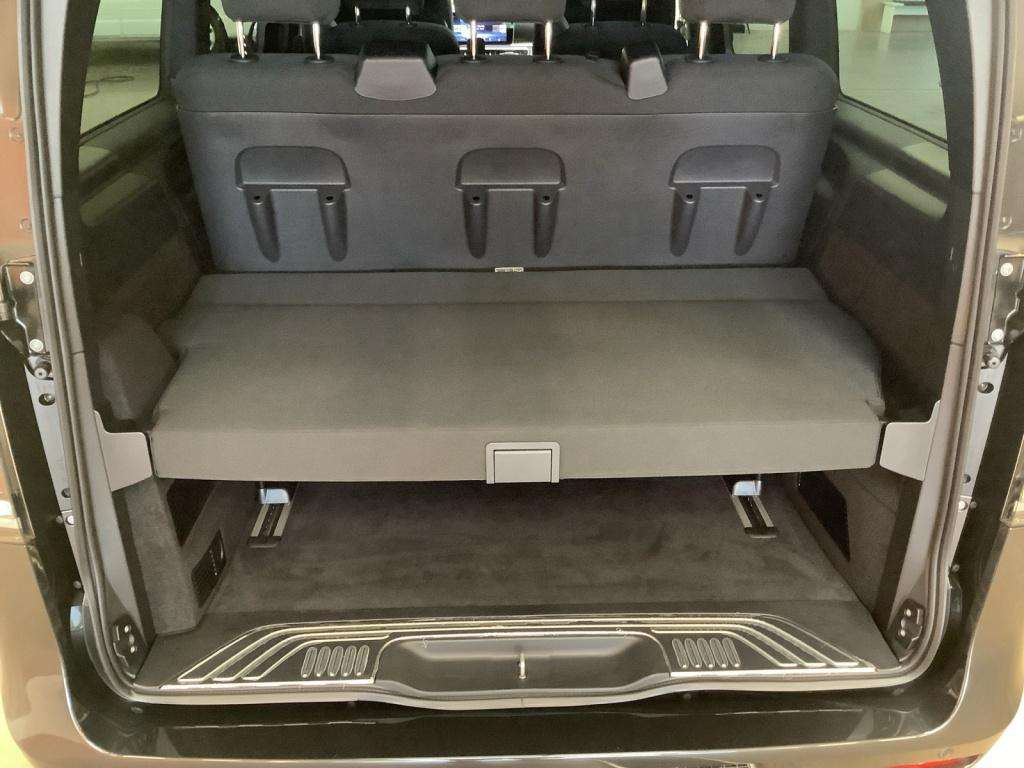 Mercedes-Benz V 220