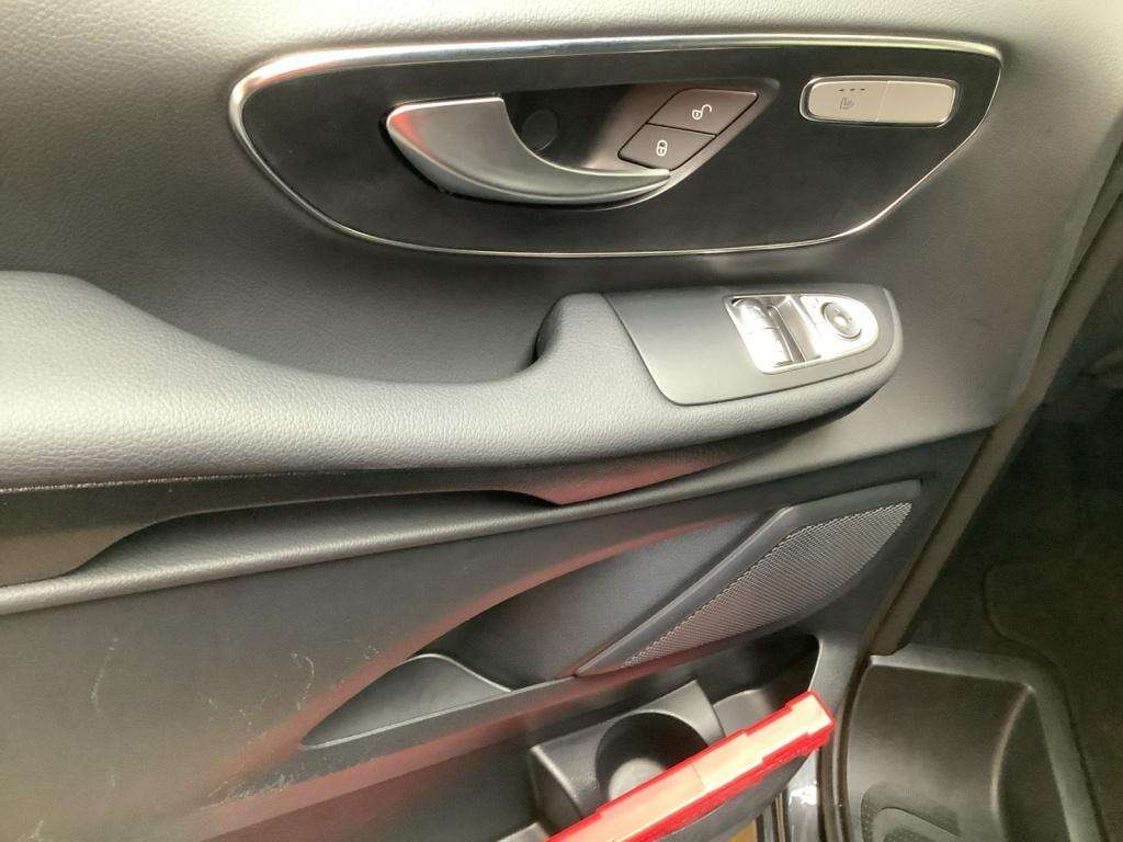 Mercedes-Benz V 220