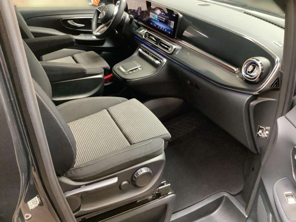 Mercedes-Benz V 220