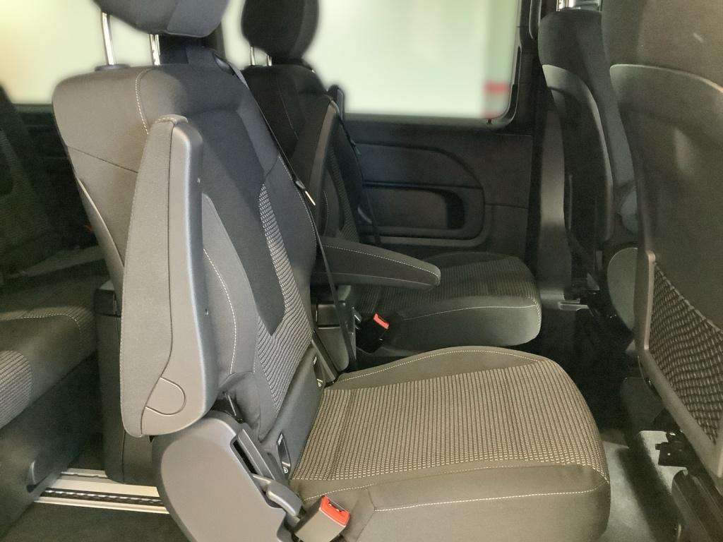 Mercedes-Benz V 220