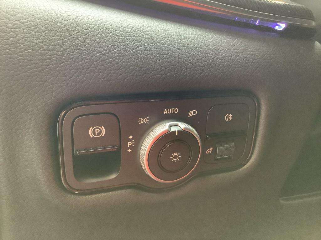 Mercedes-Benz V 220