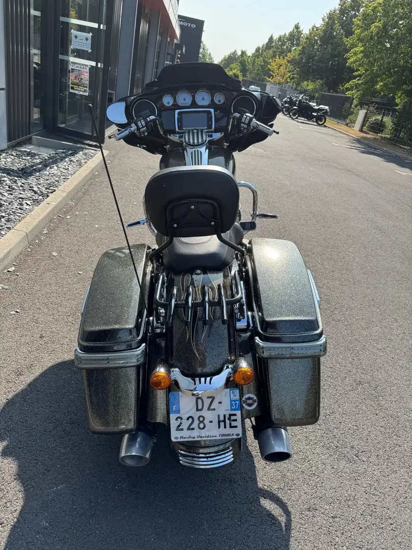 Harley-Davidson Street Glide - 2