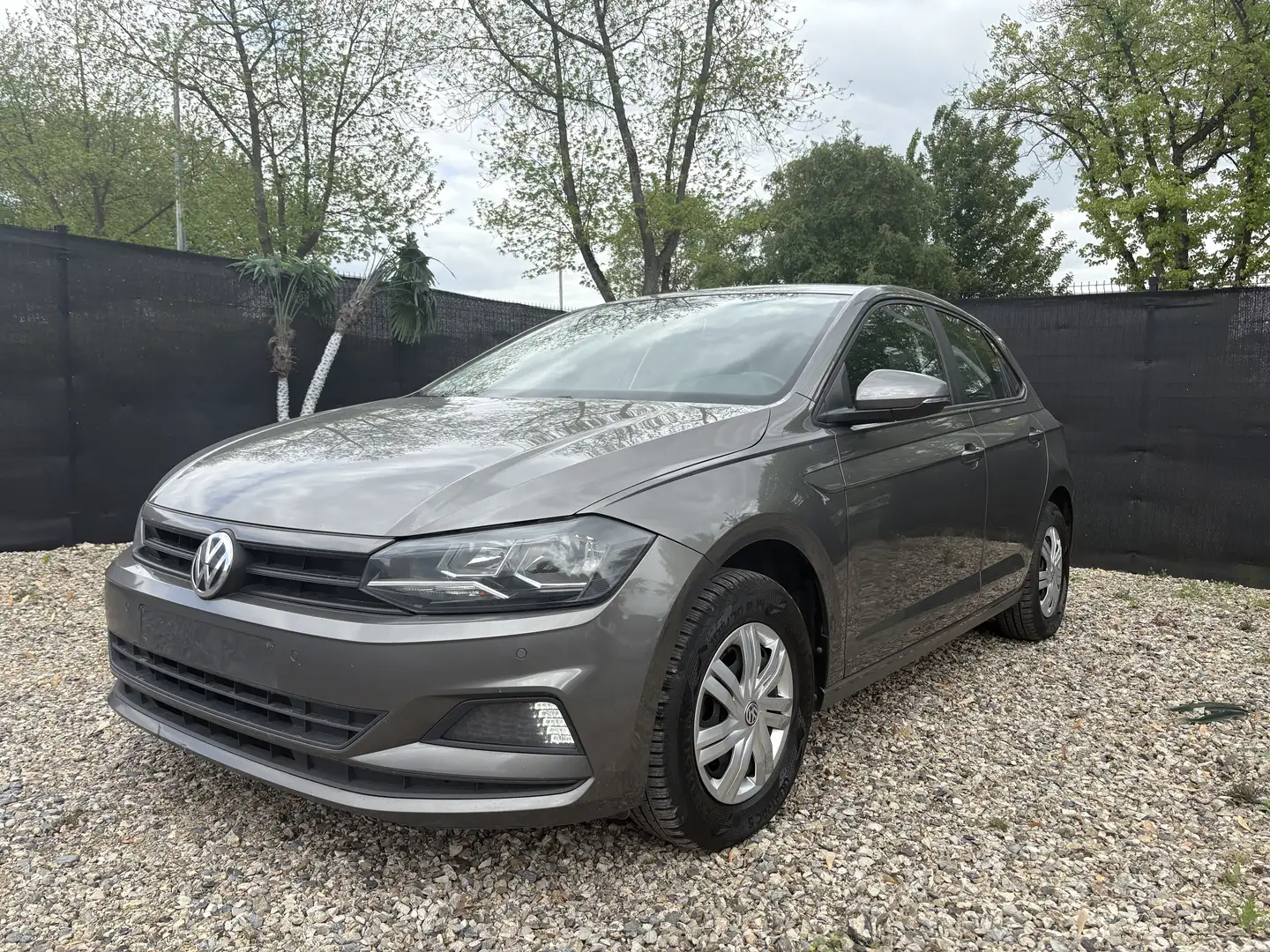 Volkswagen Polo 1.0i Trendline ! 1e PROP - CLIM - Euro 6b ! Gris - 2