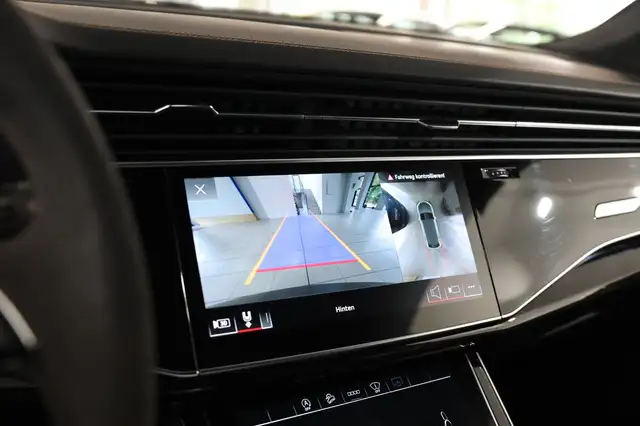 Audi SQ8 view 20