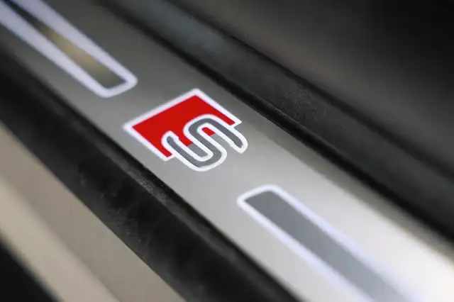 Audi SQ8 view 15