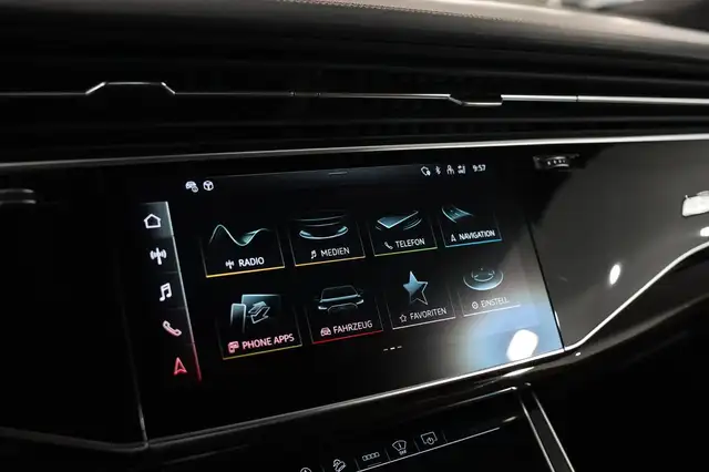 Audi SQ8 view 19