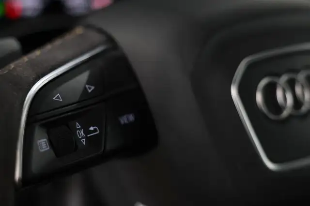 Audi SQ8 view 16