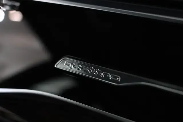 Audi SQ8 view 25