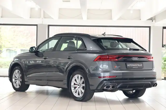 Audi SQ8 view 3