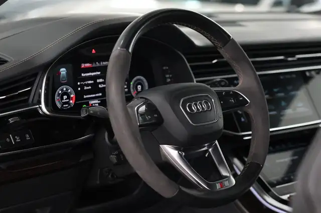 Audi SQ8 view 13