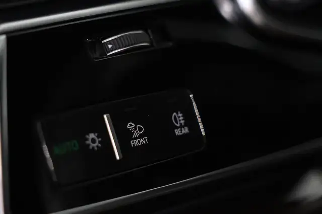 Audi SQ8 view 14