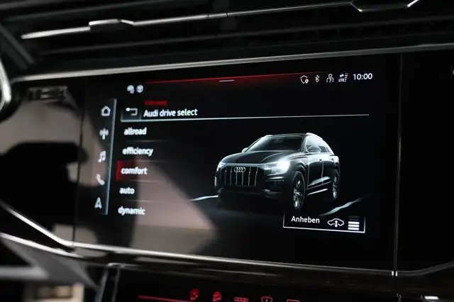 Audi SQ8 view 26