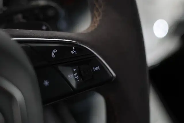 Audi SQ8 view 17