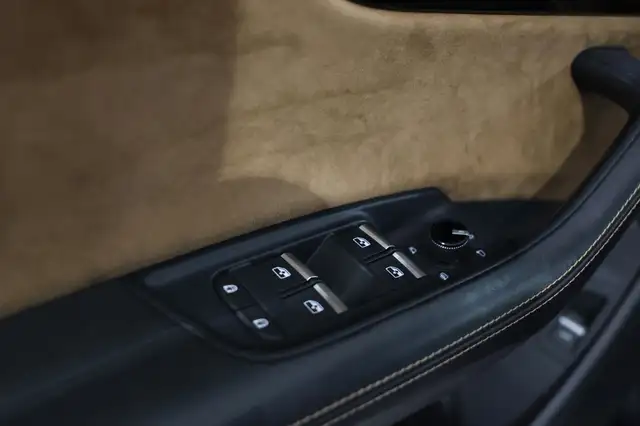 Audi SQ8 view 8