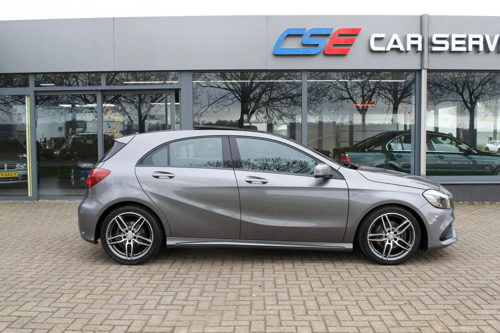Mercedes-Benz A 180 Ambition Automaat Panorama-dak 18" LM Velgen Gris - 2