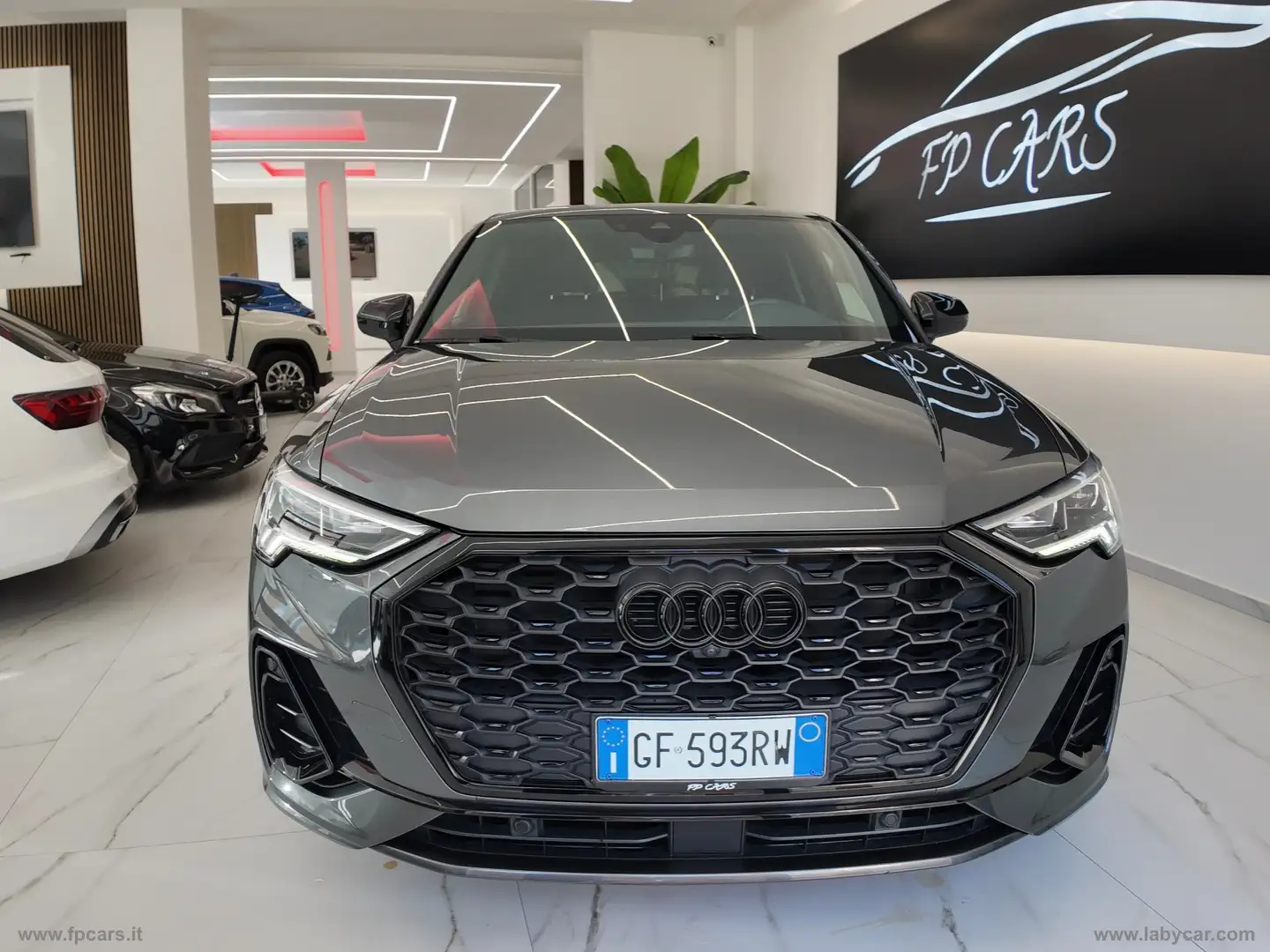 Audi Q3 35 TDI S tronic S line edit. IDENTITY BLACK Grijs - 2