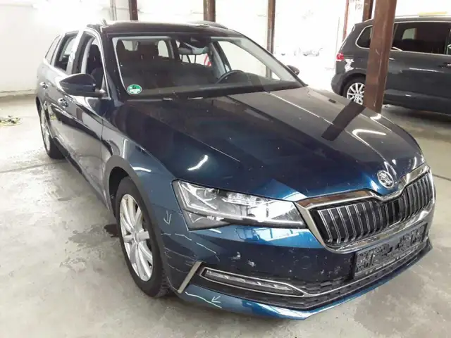 Skoda Superb Style iV AHK*PDC*LED*Navi*CarPlay*SHZ*ACC