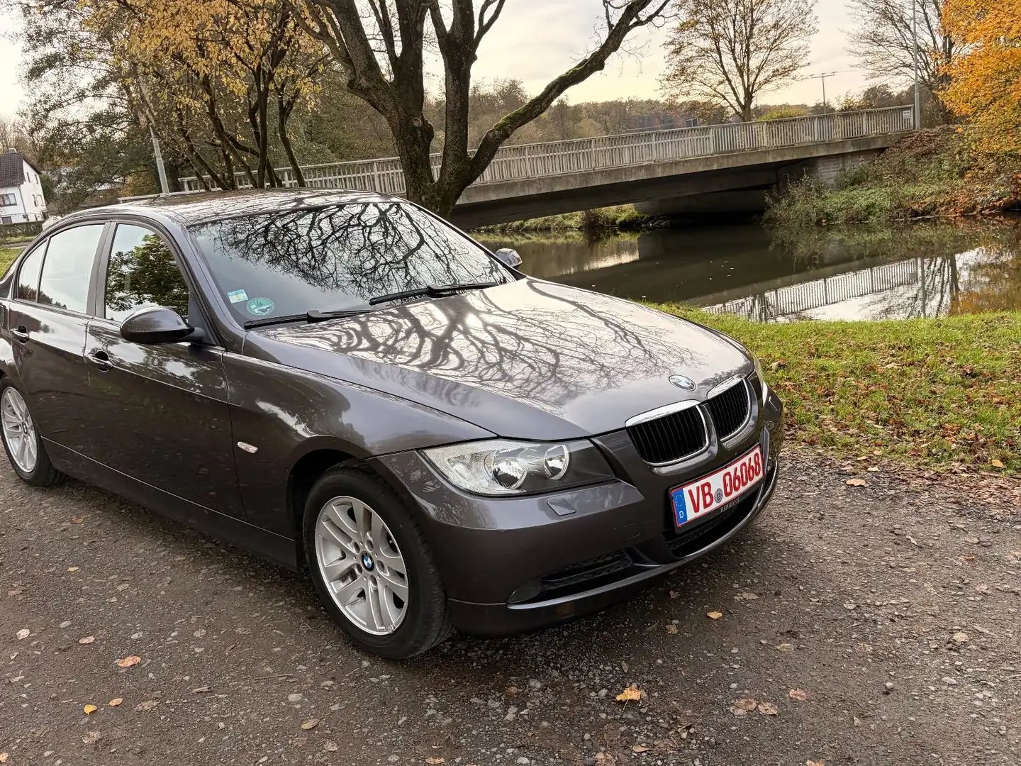 BMW 320 E90 320d Automatik 2 Hand M47 Scheckheft Grau - 1