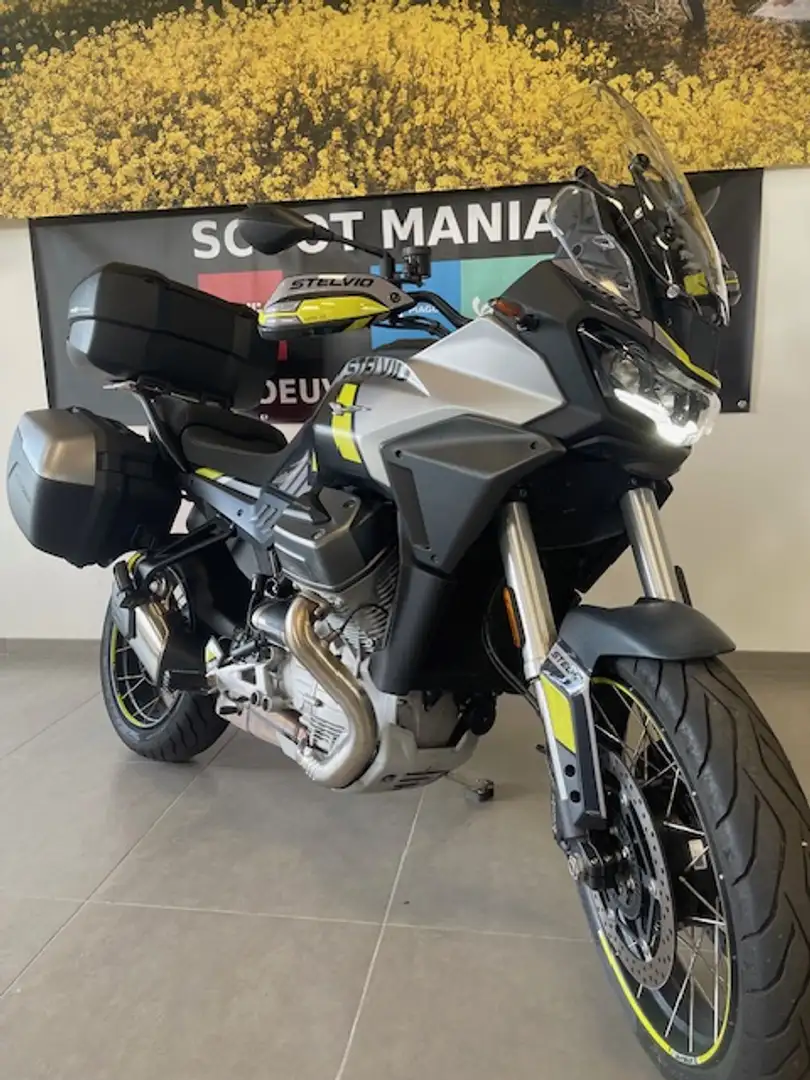 Moto Guzzi Stelvio Negru - 1