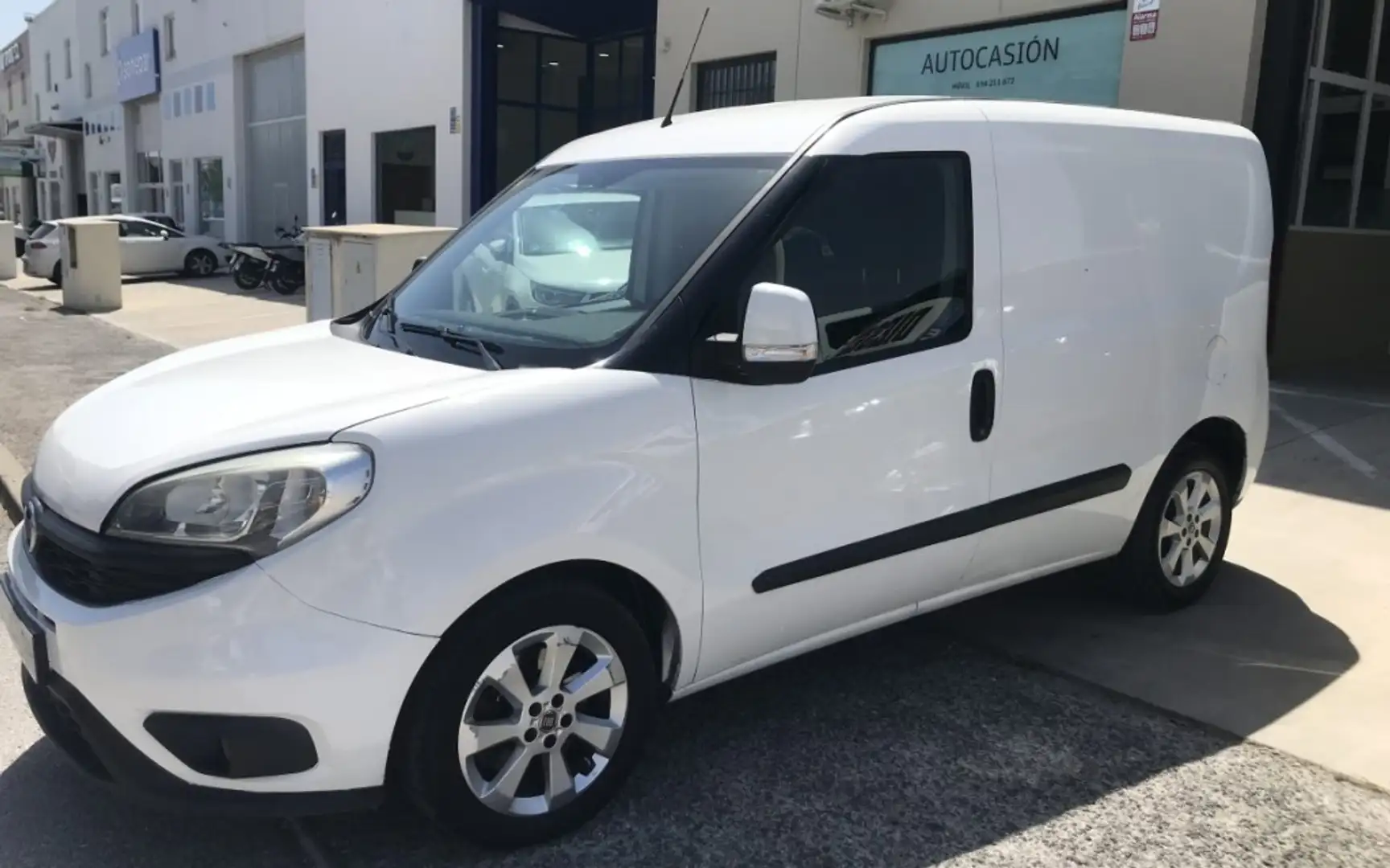 Fiat Dobló Cargo 1.6Mjt Base Plus XL 89kW - 1