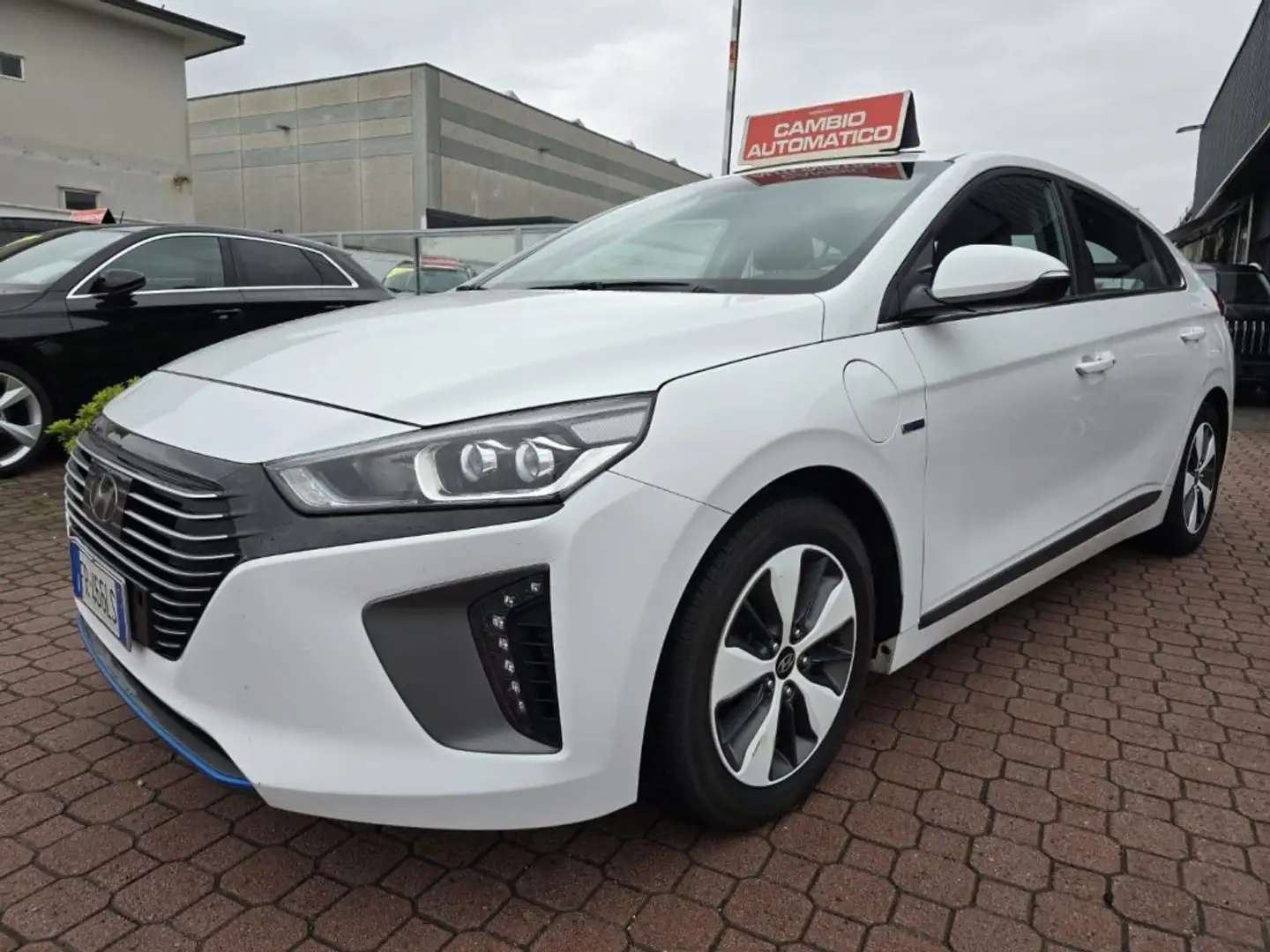 Hyundai IONIQ 1.6 Plug-in Hybrid DCT Comfort Bianco - 1