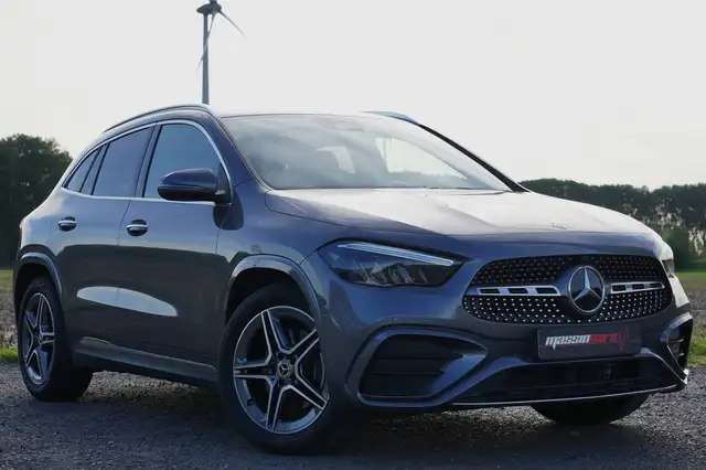 Mercedes-Benz Gla view 3