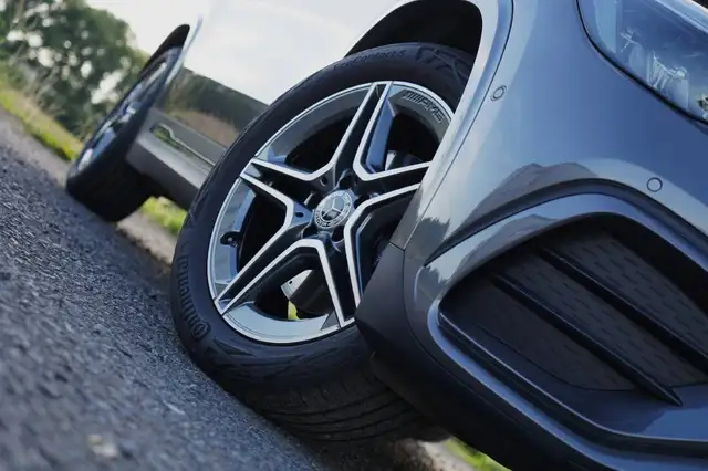 Mercedes-Benz Gla view 4