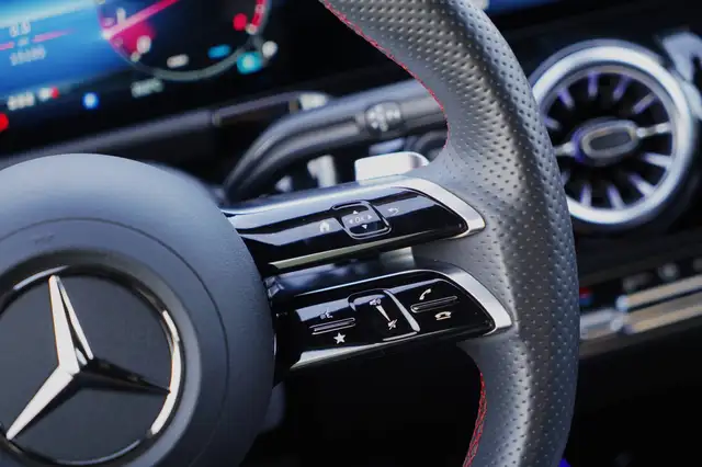 Mercedes-Benz Gla view 28