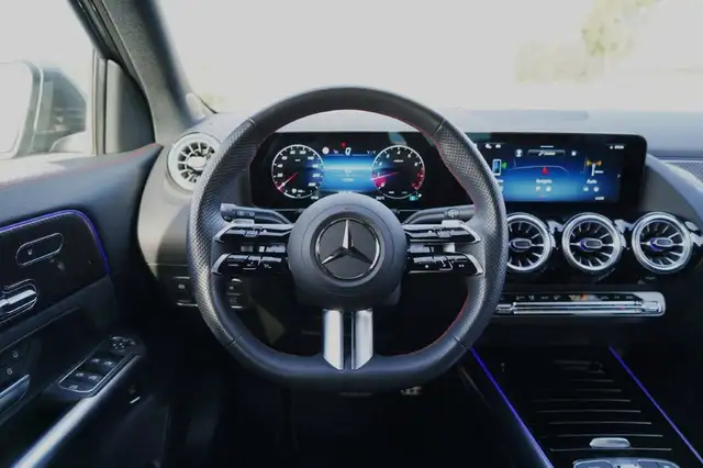Mercedes-Benz Gla view 26
