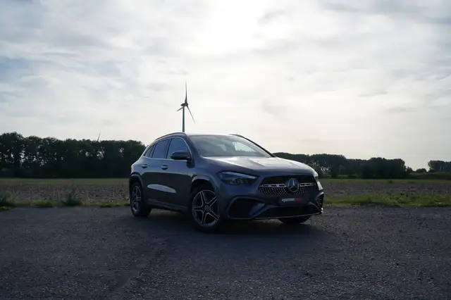 Mercedes-Benz Gla view 2