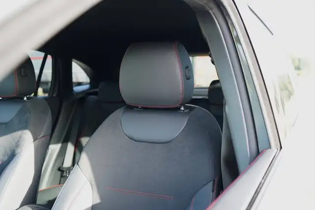 Mercedes-Benz Gla view 23