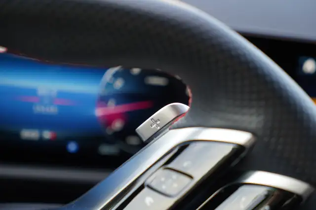 Mercedes-Benz Gla view 30