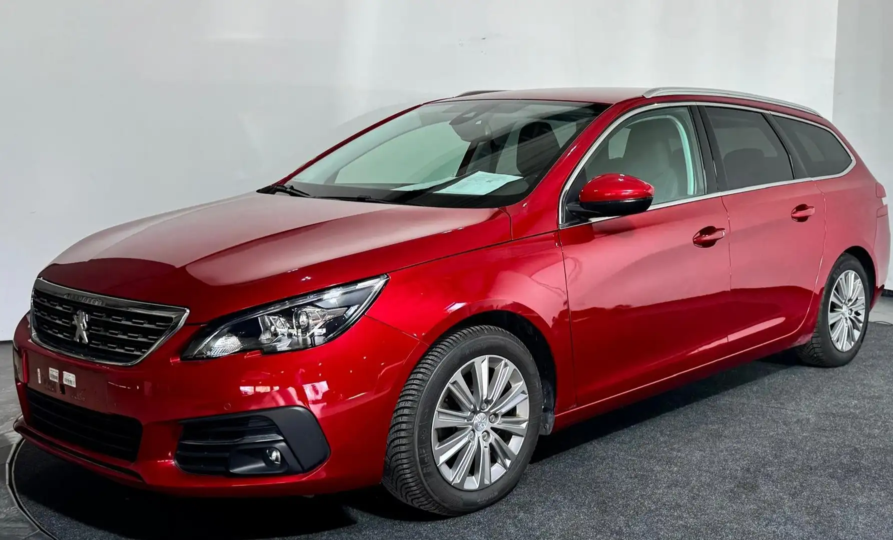 Peugeot 308 SW 1.2 PureTech Allure | Navi | Carplay | Z. Verw. Rood - 1
