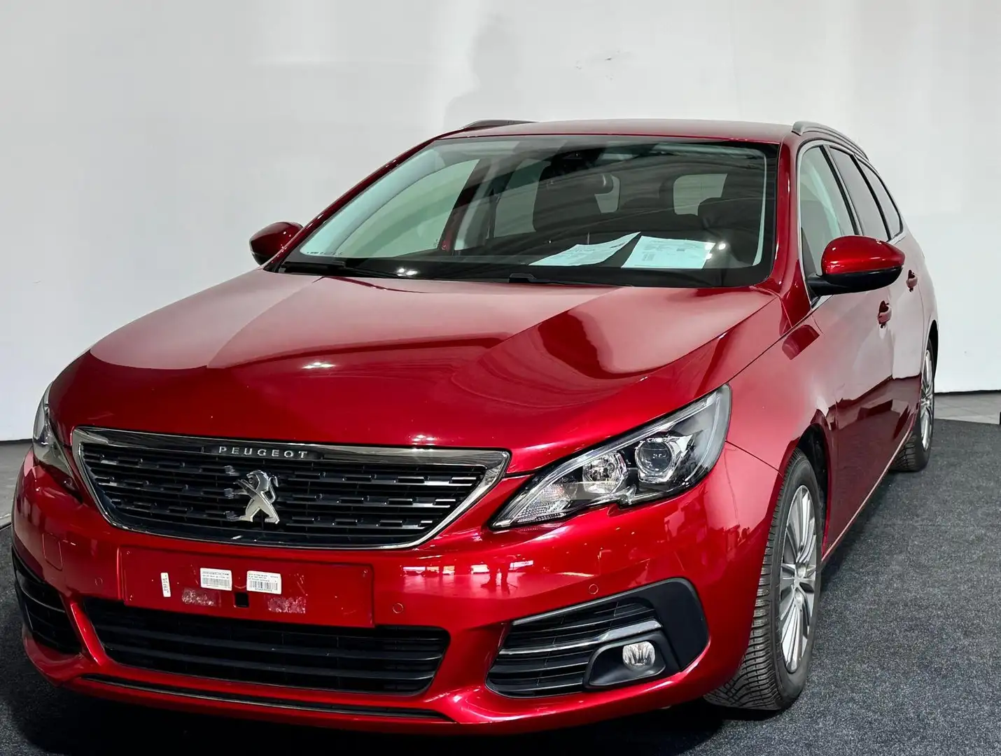 Peugeot 308 SW 1.2 PureTech Allure | Navi | Carplay | Z. Verw. Rood - 2