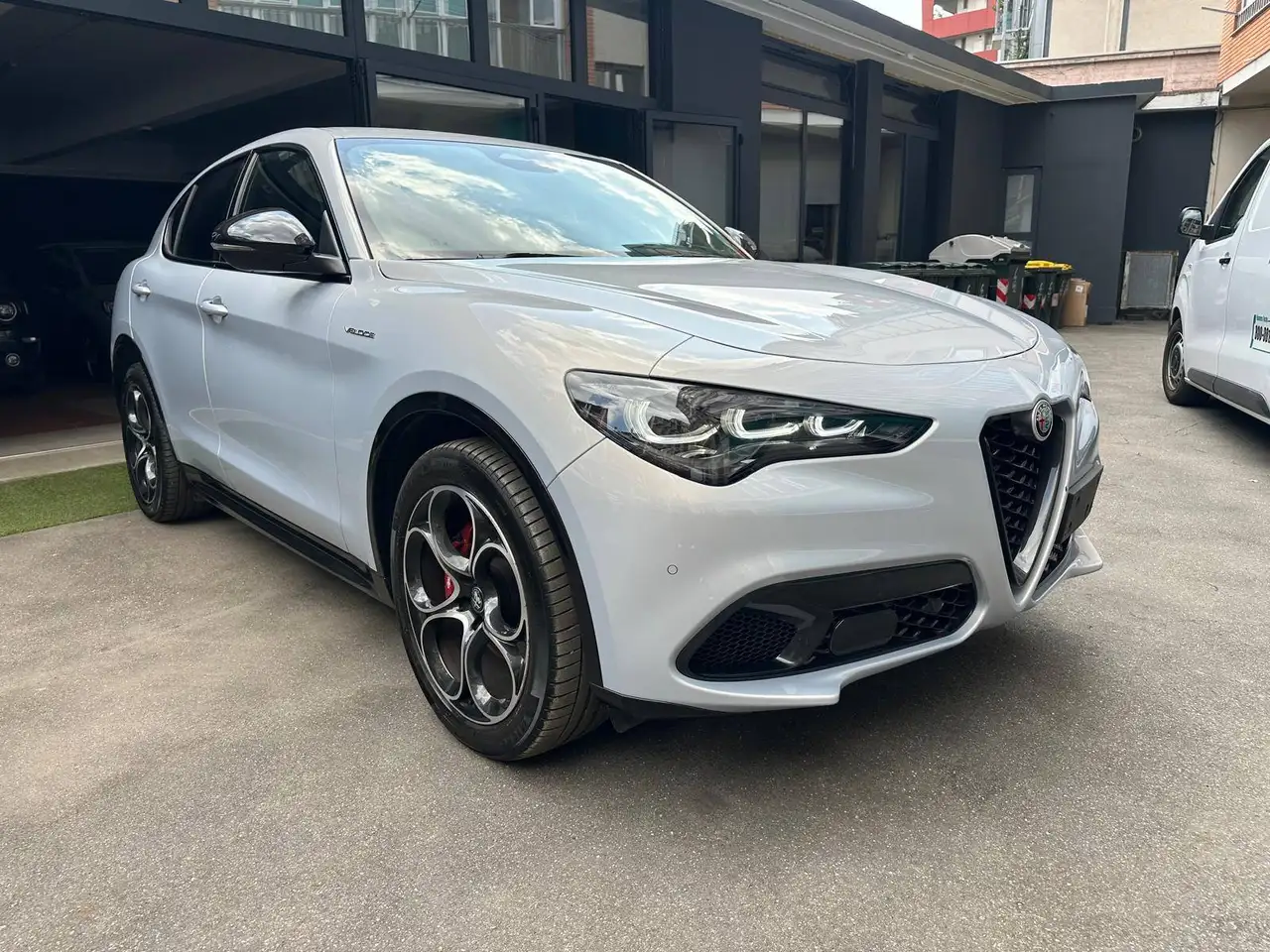 Alfa Romeo Stelvio 2025